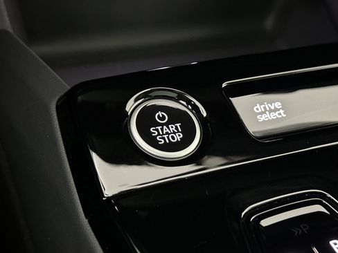 Used 2025 Audi Q6 e-tron Premium w/ Convenience Package image 22