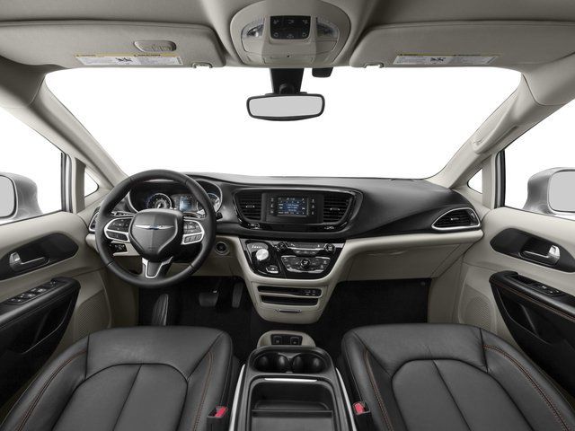 Used 2017 Chrysler Pacifica Touring-L Plus FWD image 11