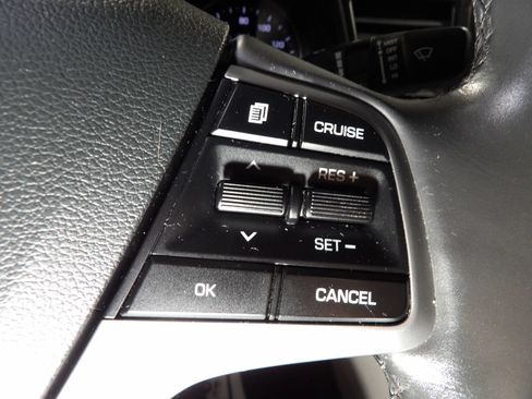 Used 2018 Hyundai Elantra Value Edition FWD image 18