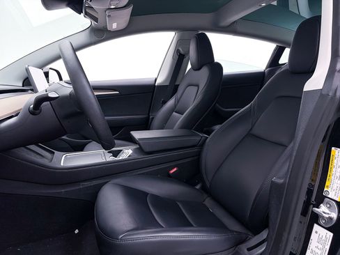 Used 2023 Tesla Model 3 Standard Range image 17