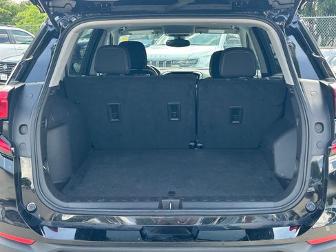 Used 2024 GMC Terrain SLE FWD image 13