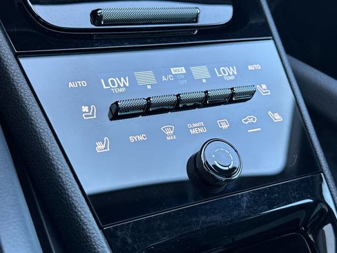 Certified 2025 Porsche Cayenne AWD/4WD image 23