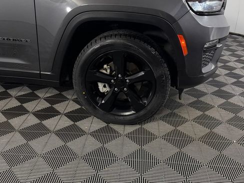 Used 2023 Jeep Grand Cherokee Limited w/ Black Appearance Package RWD image 12
