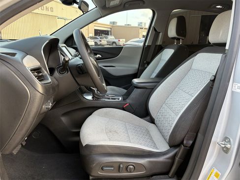 Used 2022 Chevrolet Equinox LS w/ LS Convenience Package image 11