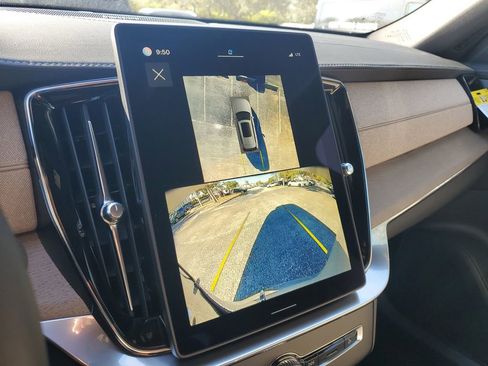 New 2026 Volvo XC90 B6 Plus w/ Protection Package Premier image 9