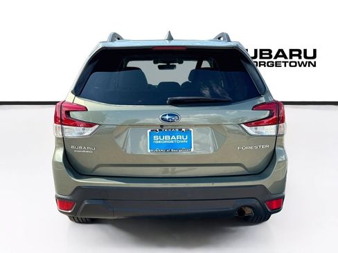 Used 2021 Subaru Forester Premium AWD/4WD image 6
