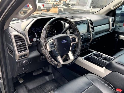 Certified 2019 Ford F250 Lariat w/ Chrome Package image 17