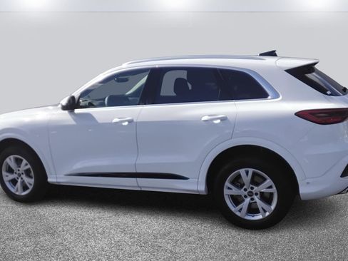 Certified 2025 Audi Q5 Premium w/ Convenience Package image 6