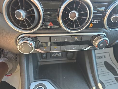 Used 2024 Nissan Sentra SV FWD image 25