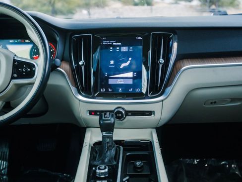 Used 2020 Volvo S60 T6 Momentum image 25