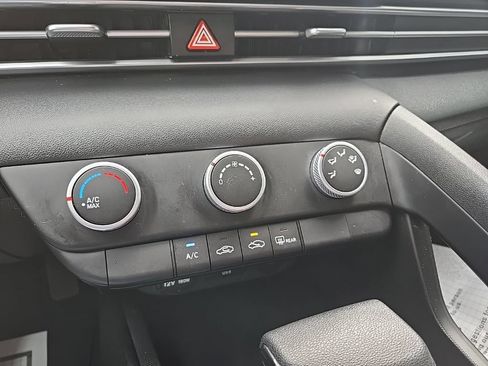 Used 2025 Hyundai Elantra SE FWD image 50