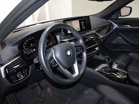 Certified 2022 BMW 530i w/ Premium Package image 10