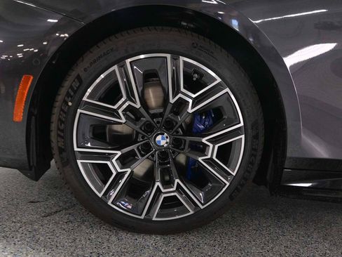 New 2026 BMW i5 eDrive40 w/ Executive Package RWD image 5