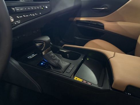 Certified 2025 Lexus ES 350 w/ Premium Package image 19