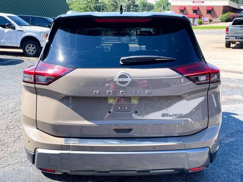 Used 2024 Nissan Rogue SL w/ SL Premium Package AWD/4WD image 8