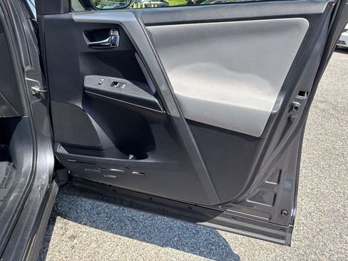 Used 2015 Toyota RAV4 XLE AWD/4WD image 34