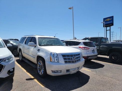 Used 2013 Cadillac Escalade ESV Platinum AWD/4WD image 3
