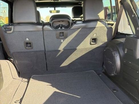Used 2021 Jeep Wrangler Unlimited Sahara AWD/4WD image 18