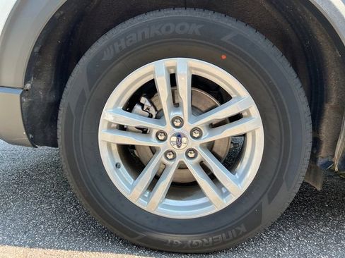 Used 2023 Ford Explorer XLT RWD image 23