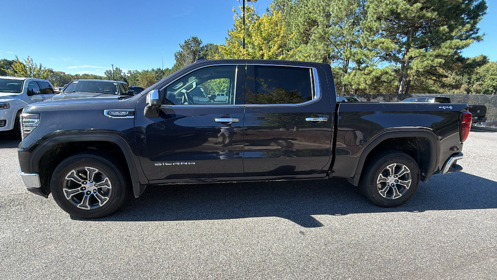 Used 2025 GMC Sierra 1500 SLT AWD/4WD image 11