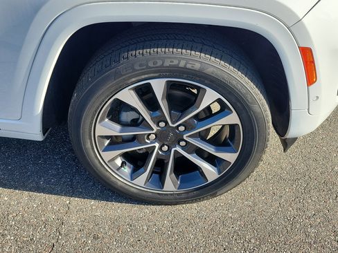 Used 2023 Jeep Grand Cherokee Overland w/ Adv Protech Group III image 43