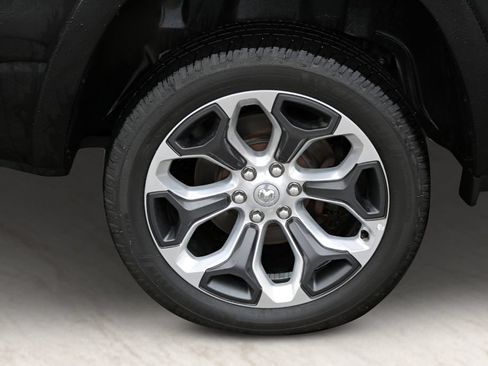 Used 2024 RAM 1500 Limited AWD/4WD image 11