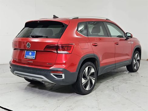 Certified 2024 Volkswagen Taos SE image 6