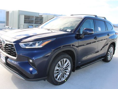 New 2026 Toyota Highlander Platinum AWD/4WD image 6