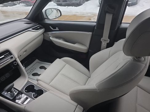 Used 2025 Genesis G70 2.5T image 15