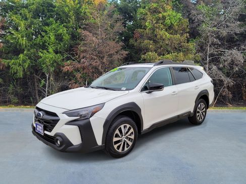 Certified 2025 Subaru Outback Premium AWD/4WD image 1