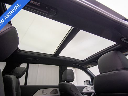 Used 2025 Mercedes-Benz GLS 450 4MATIC image 36