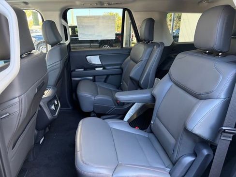 New 2025 Ford Expedition Active image 11