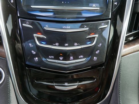 Used 2017 Cadillac Escalade Luxury image 30