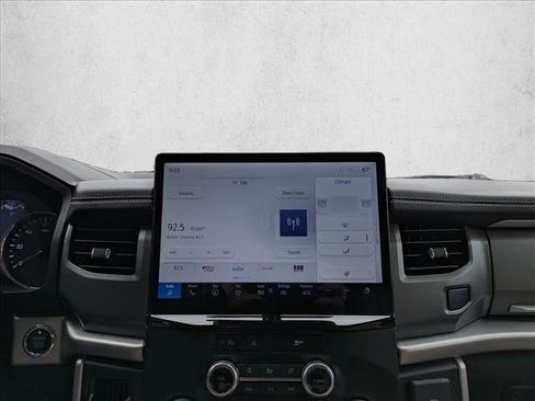 Used 2024 Ford Expedition Max XLT image 12