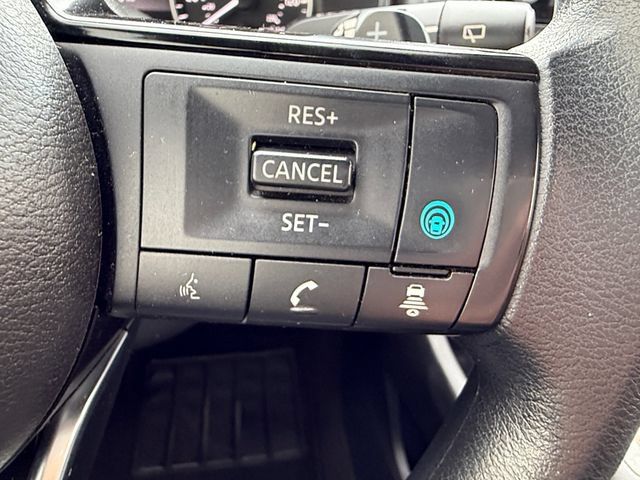 Used 2023 Nissan Rogue SV FWD image 16