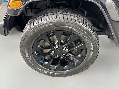 Used 2023 Jeep Wrangler Unlimited Sahara AWD/4WD image 32