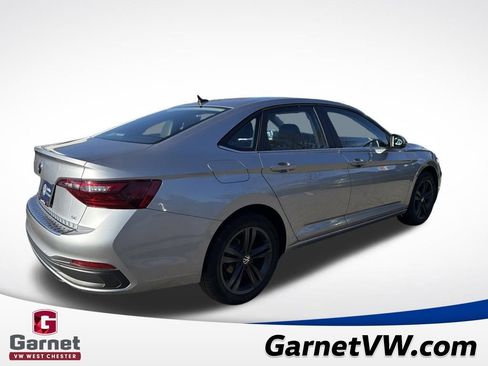 Certified 2023 Volkswagen Jetta SE w/ Panoramic Sunroof Package image 5