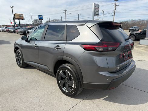 Used 2025 Nissan Rogue SV image 7