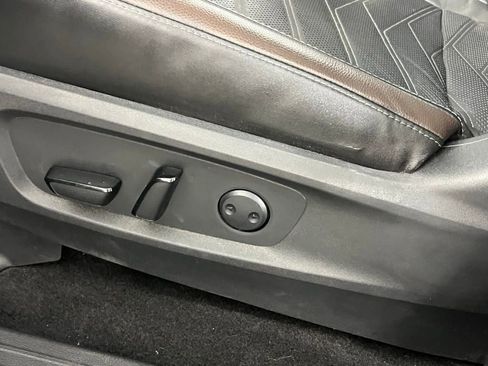 Used 2023 Nissan Pathfinder Platinum w/ Cargo Package image 23