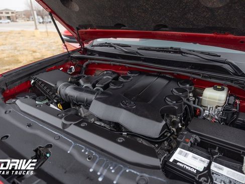 Used 2022 Toyota 4Runner SR5 Premium image 32