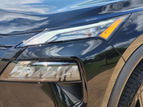 New 2026 Nissan Rogue SV AWD/4WD image 9