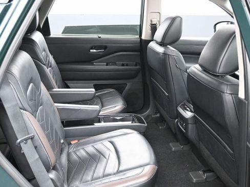 Used 2022 Nissan Pathfinder Platinum w/ Cargo Package image 38