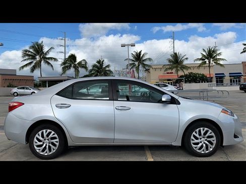 Used 2017 Toyota Corolla LE FWD image 4
