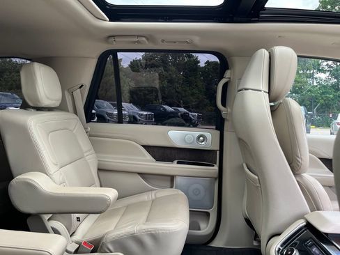 Used 2020 Lincoln Navigator Reserve w/ Luxury Package AWD/4WD image 39