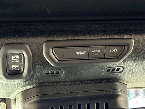 Used 2022 Jeep Wrangler Unlimited Sahara AWD/4WD image 42