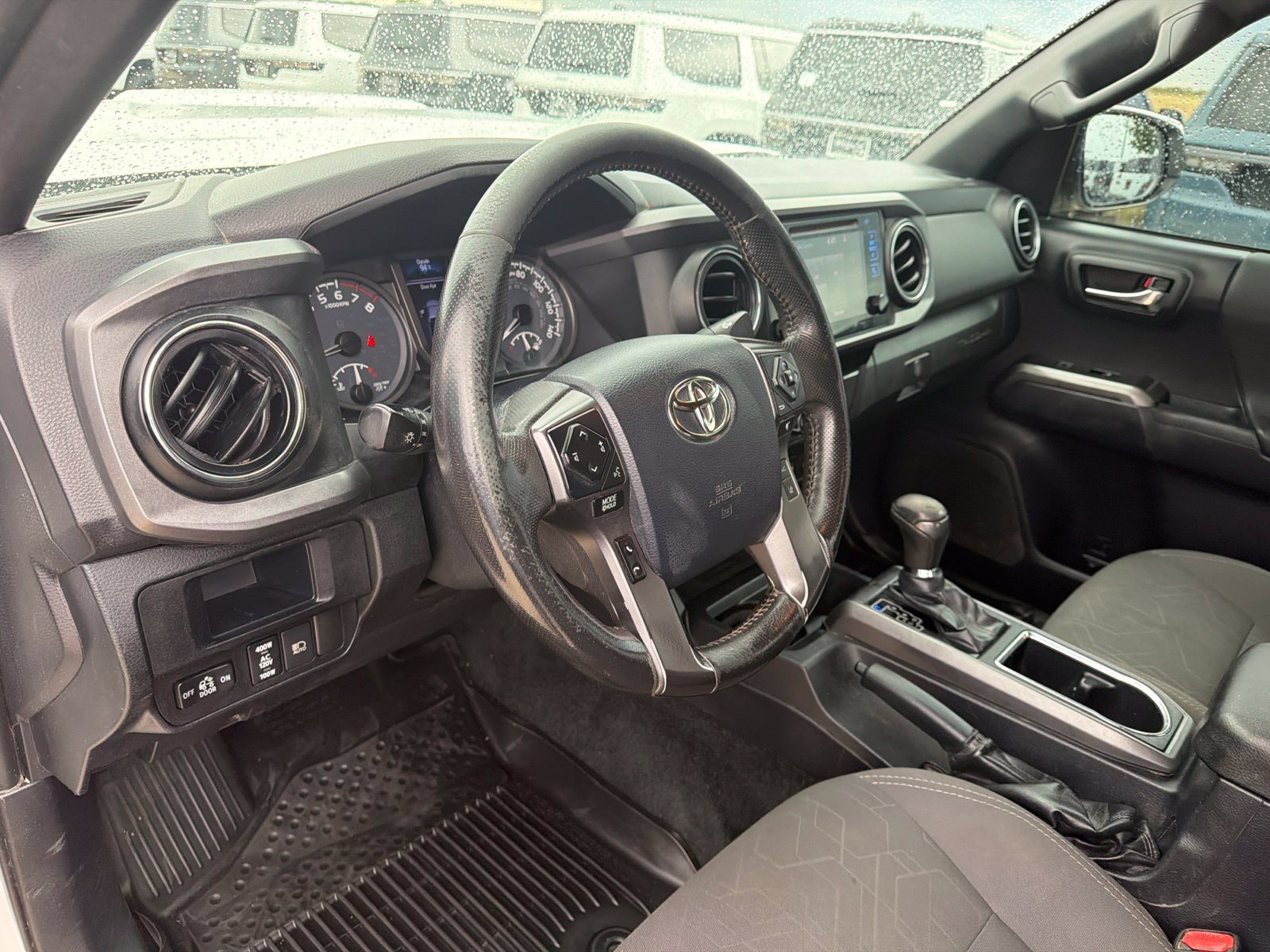 Used 2018 Toyota Tacoma TRD Sport w/ Technology Package AWD/4WD image 10