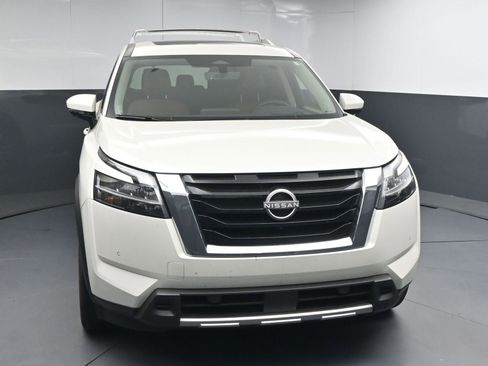 Used 2024 Nissan Pathfinder Platinum w/ Cargo Package AWD/4WD image 2