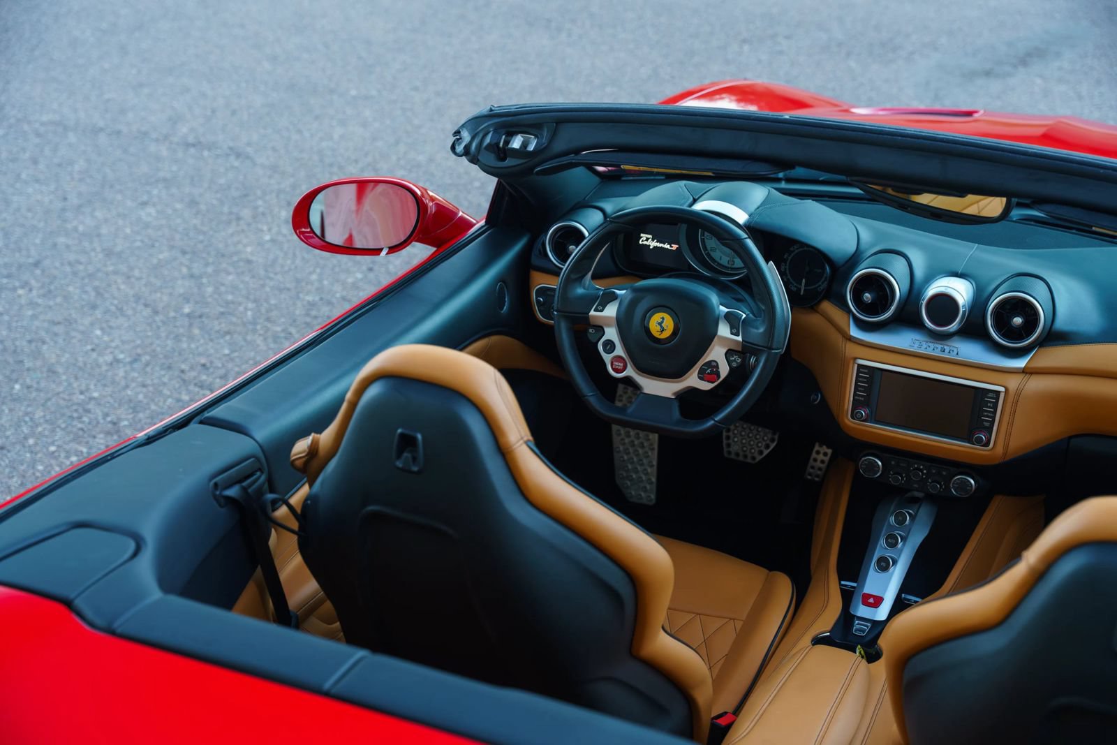 Used 2015 Ferrari California T RWD image 73