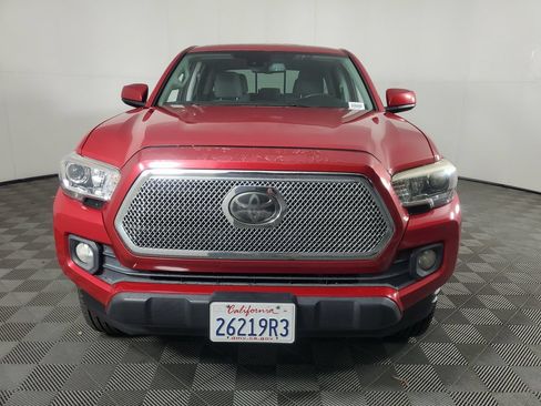Used 2018 Toyota Tacoma SR5 RWD image 9