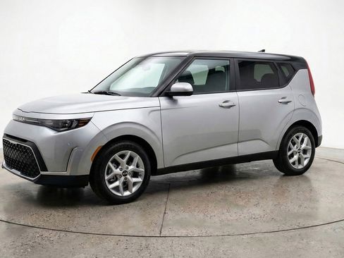 Used 2025 Kia Soul LX w/ LX Technology Package image 3